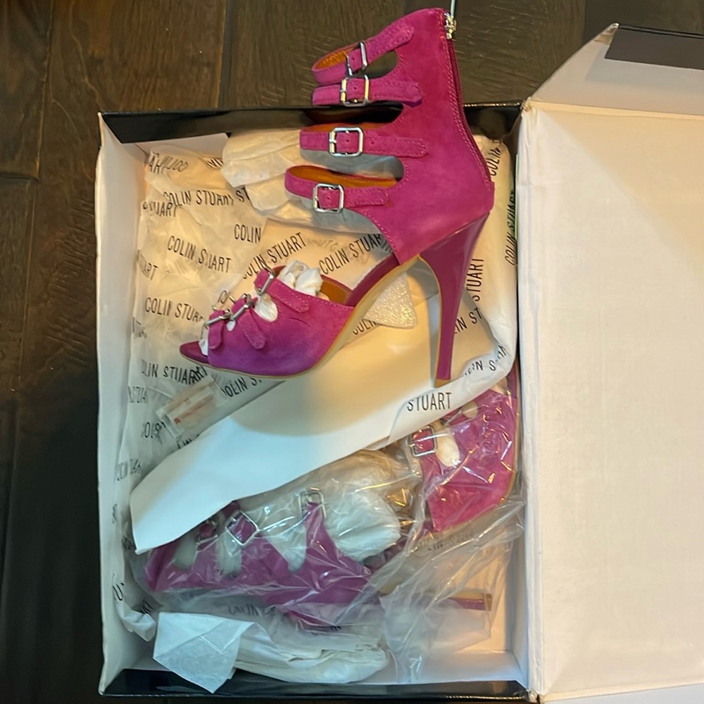New Colin Stuart Fuschia Suede Size 7 Stiletto Sandal.